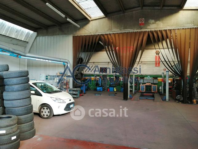 Capannone in commerciale in Via Enrico Fermi