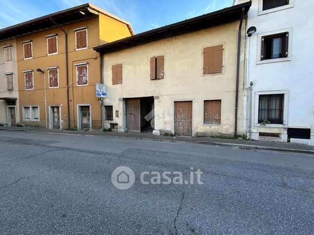 Casa indipendente in residenziale in Via G. Matteotti 98