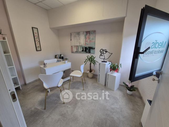Ufficio in commerciale in Strada Massetana Romana