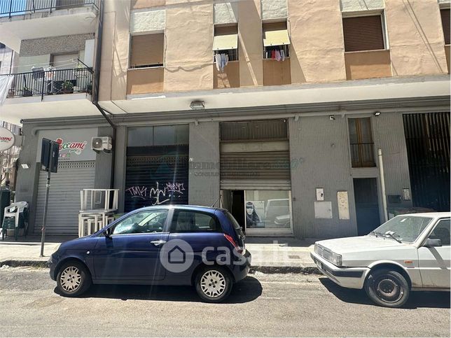 Negozio/locale commerciale in commerciale in Via Maria Luigi Greco 34