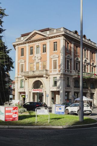 Ufficio in commerciale in Via Giacomo Leopardi 1