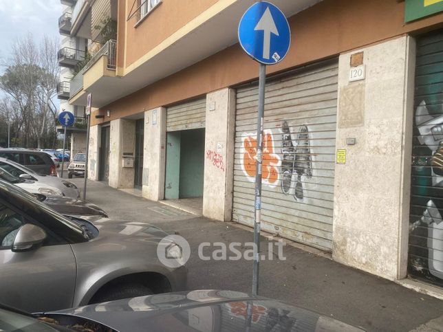 Attivitã /licenza (con o senza mura) in commerciale in Via Val Trompia