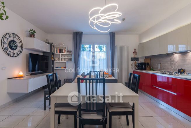 Appartamento in residenziale in Viale Viareggio 34