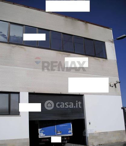 Capannone in commerciale in Via Salara Vecchia 158