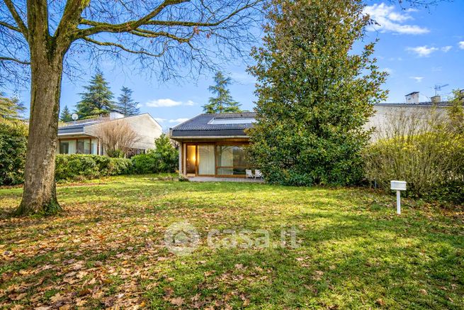 Villa in residenziale in Via Belvedere