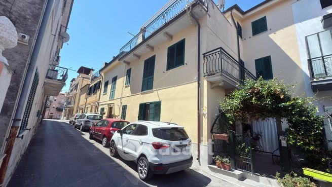 Casa indipendente in residenziale in Via Po