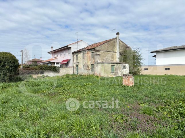 Rustico/casale in residenziale in Via II Giugno