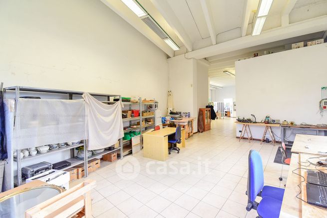 Capannone in commerciale in Via Liancourt