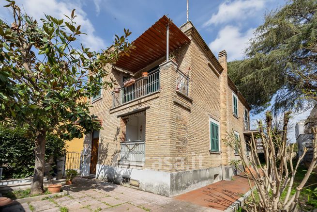 Casa indipendente in residenziale in Via Carlo Francesco Bellingeri