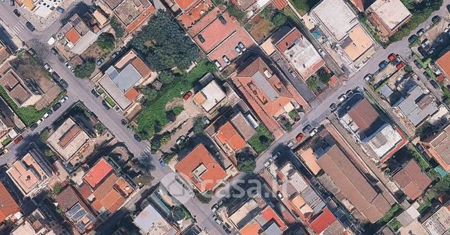 Box/posto auto in residenziale in Via Martino Rota