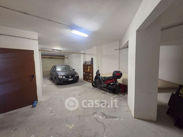 Box/posto auto in residenziale in Via Genova