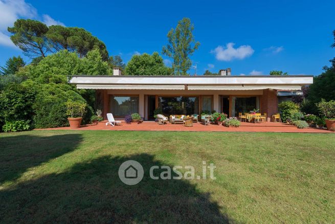 Villa in residenziale in 