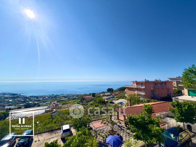 Villa in residenziale in Via Costa 145