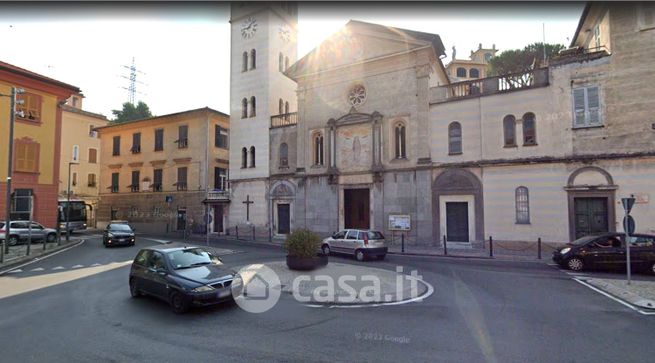 Negozio/locale commerciale in commerciale in Piazza Podestà L.