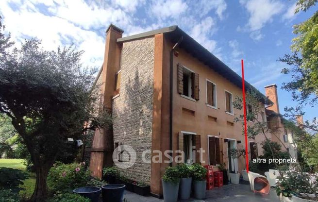 Casa bi/trifamiliare in residenziale in Via Guizze