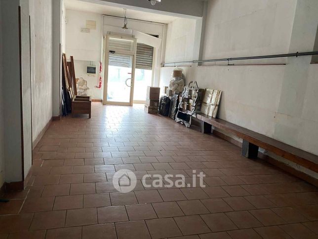 Negozio/locale commerciale in commerciale in Via Giuseppe Verdi