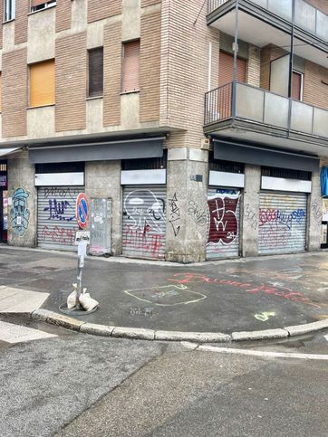 Attivitã /licenza (con o senza mura) in commerciale in Viale Umbria 16