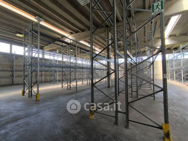 Capannone in commerciale in Via Trinità 1