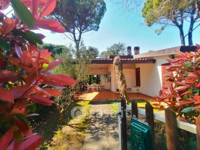 Villa in residenziale in Via delle Tuberose 5