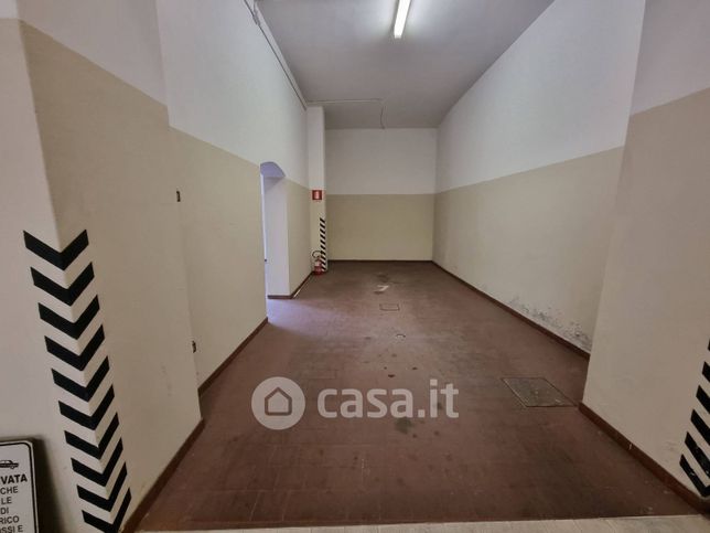Box/posto auto in residenziale in Via degli Usberti