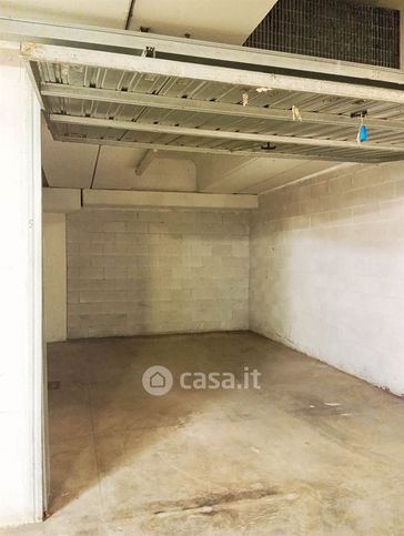 Box/posto auto in residenziale in Via Donato Bramante