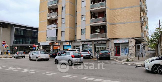 Garage/posto auto in residenziale in Via Giulio Petroni 4