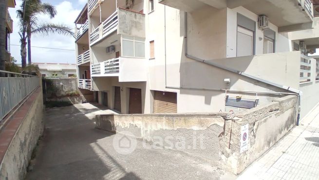 Box/posto auto in residenziale in Via Siracusano 96
