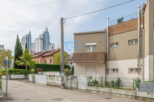 Appartamento in residenziale in Via Grazia Deledda