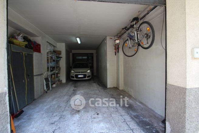 Box/posto auto in residenziale in Via Macello 11