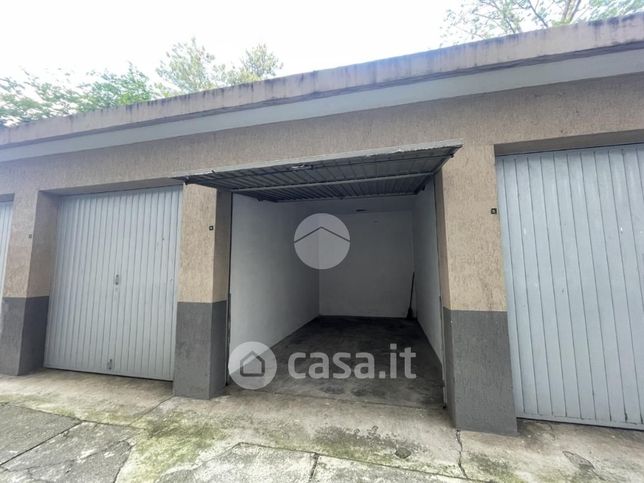 Box/posto auto in residenziale in Via Michele Coppino 148