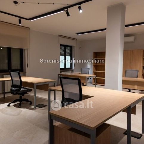 Ufficio in commerciale in Via Morciola