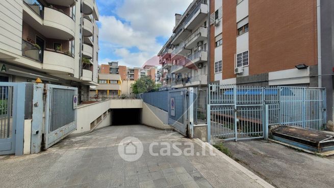 Garage/posto auto in residenziale in Viale Leone XIII 185