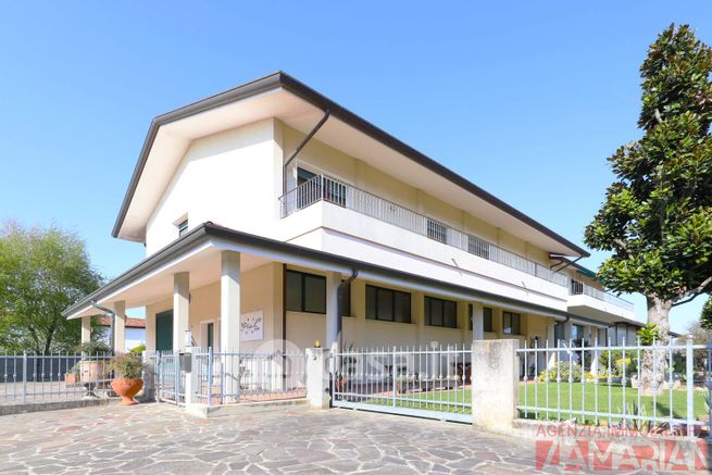 Villa in residenziale in Via Antelao 3