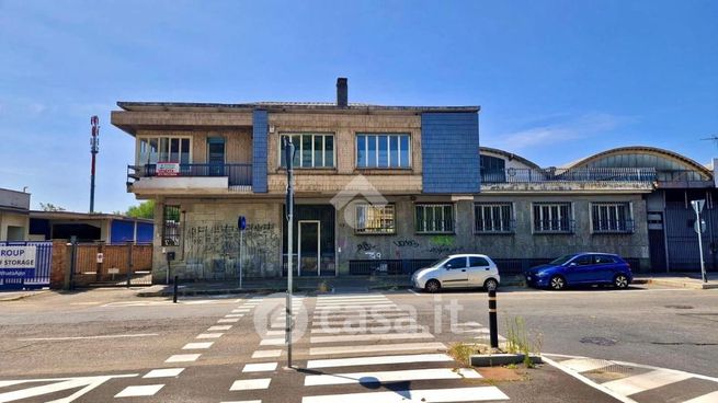 Capannone in commerciale in Via Vandalino 12
