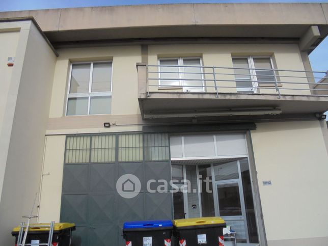 Capannone in commerciale in Via Tabellata