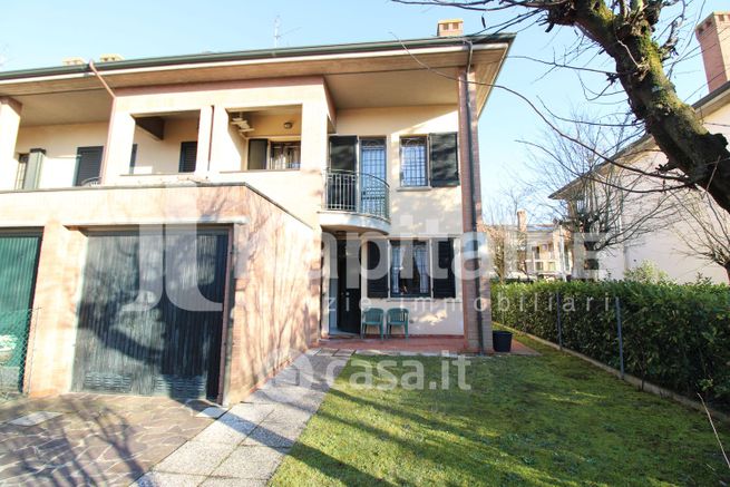Villetta a schiera in residenziale in Via Irma Bandiera