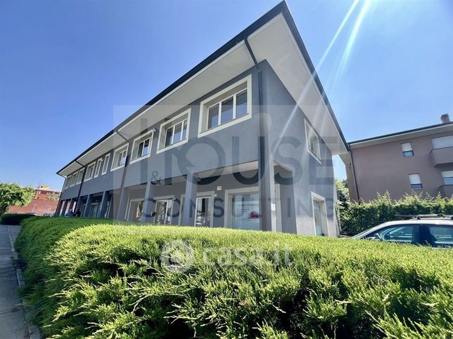 Ufficio in commerciale in Via Mantegna 111