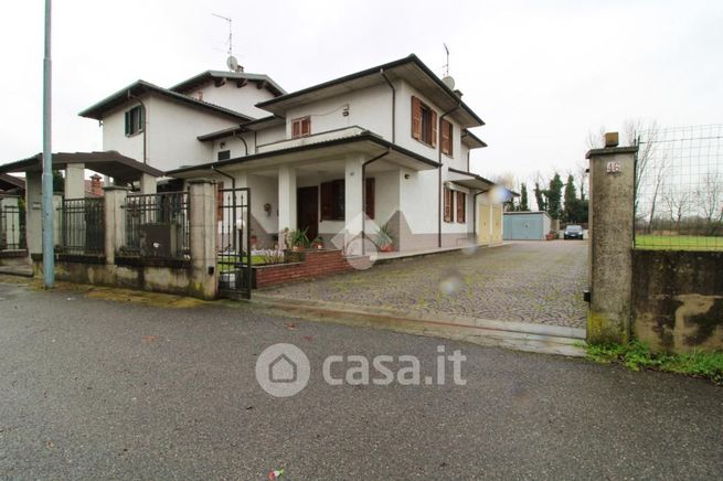 Villa in residenziale in Via Volta 48