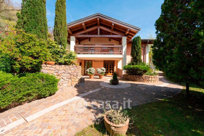 Villa in residenziale in Via del Salesa Lonch 24