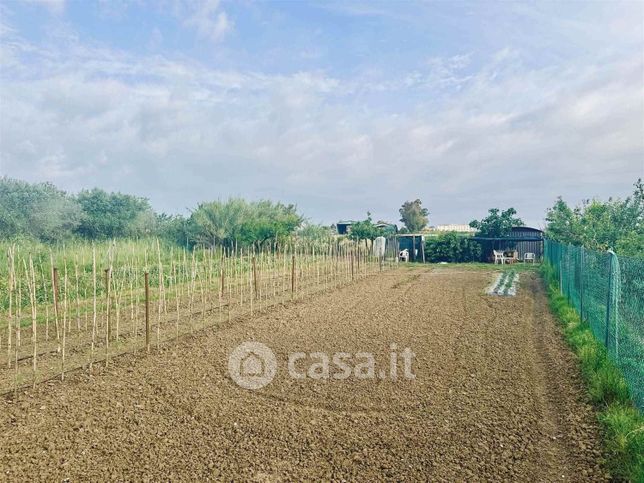 Terreno agricolo in commerciale in 