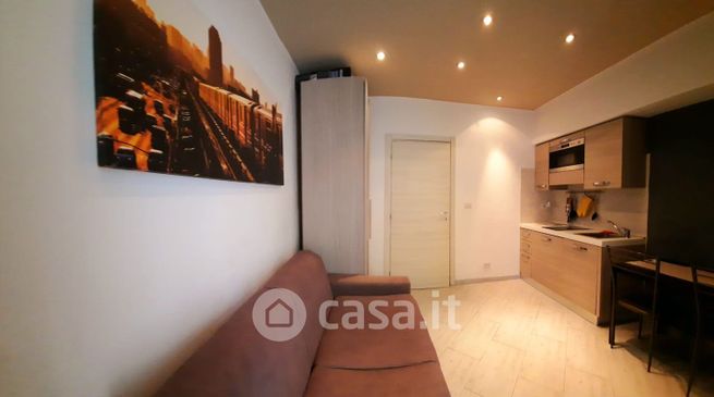Appartamento in residenziale in Via Serrano 12