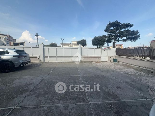 Ufficio in commerciale in Via Massa 27