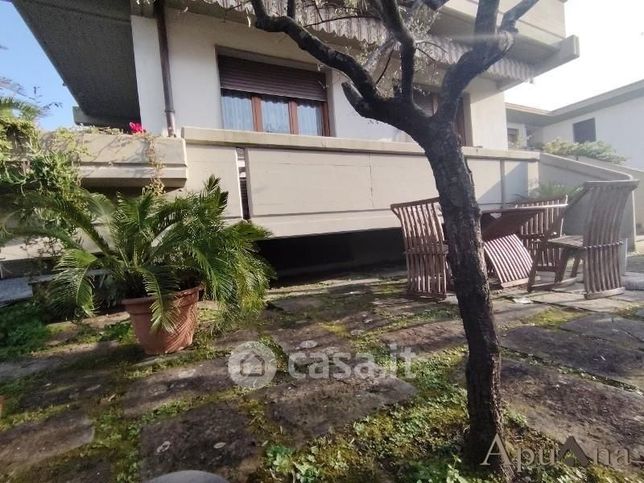Villetta a schiera in residenziale in Via Podenzana 54100