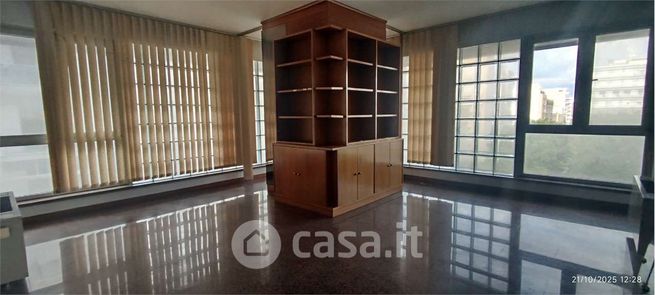 Ufficio in commerciale in Piazza Mazzini Giuseppe 64