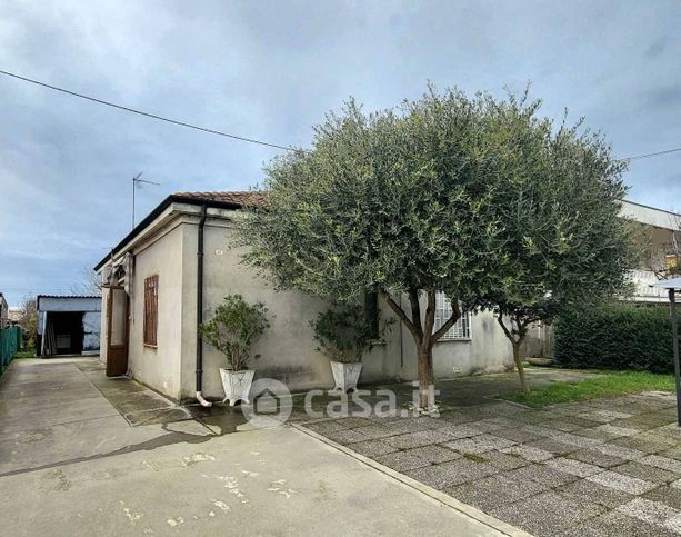 Casa indipendente in residenziale in Via Frascona 30