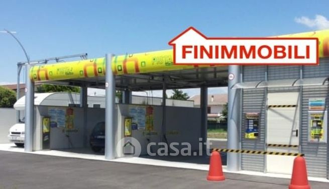 Attivitã /licenza (con o senza mura) in commerciale in 