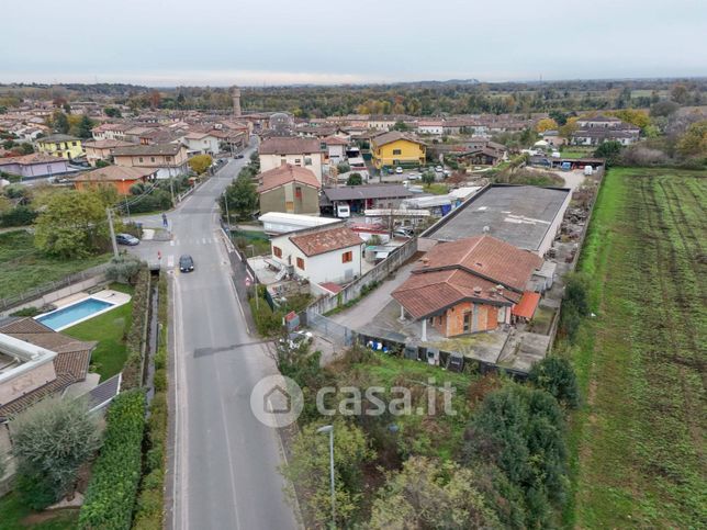 Capannone in commerciale in Via Brescia 57 B