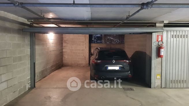 Garage/posto auto in residenziale in Via medaglia d'oro Mariani 27