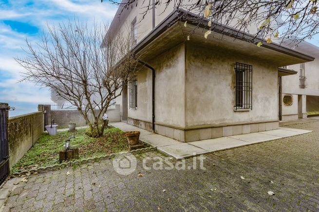Casa indipendente in residenziale in Via Bastogi 7