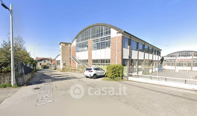 Capannone in commerciale in Via Alioli e Sassi 1